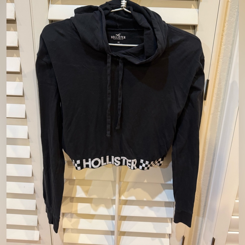 2/$20 Cropped Hollister Hooded Long Sleeve